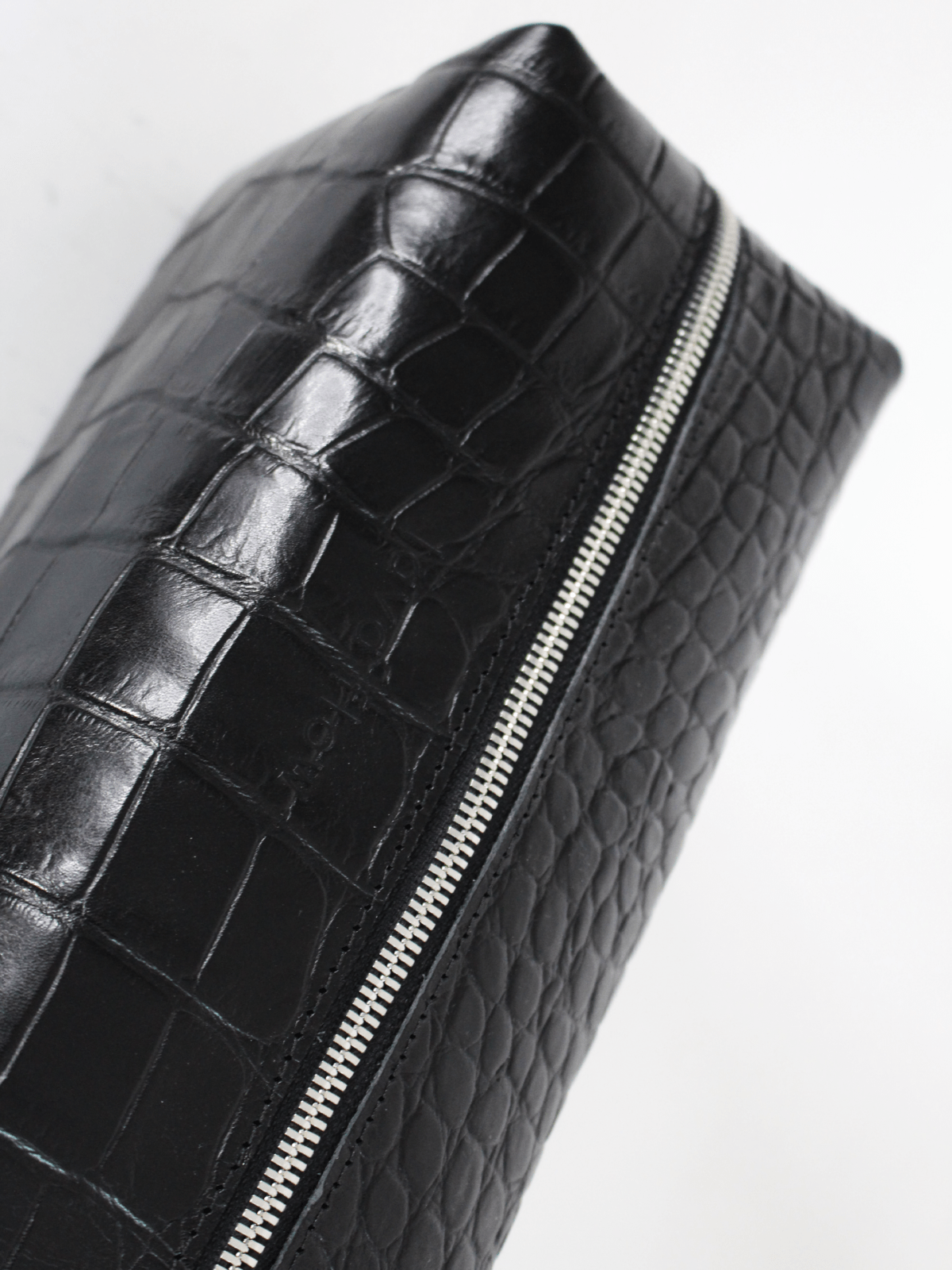Trousse de toilette Vesuvius - Black Croco - artizant.com