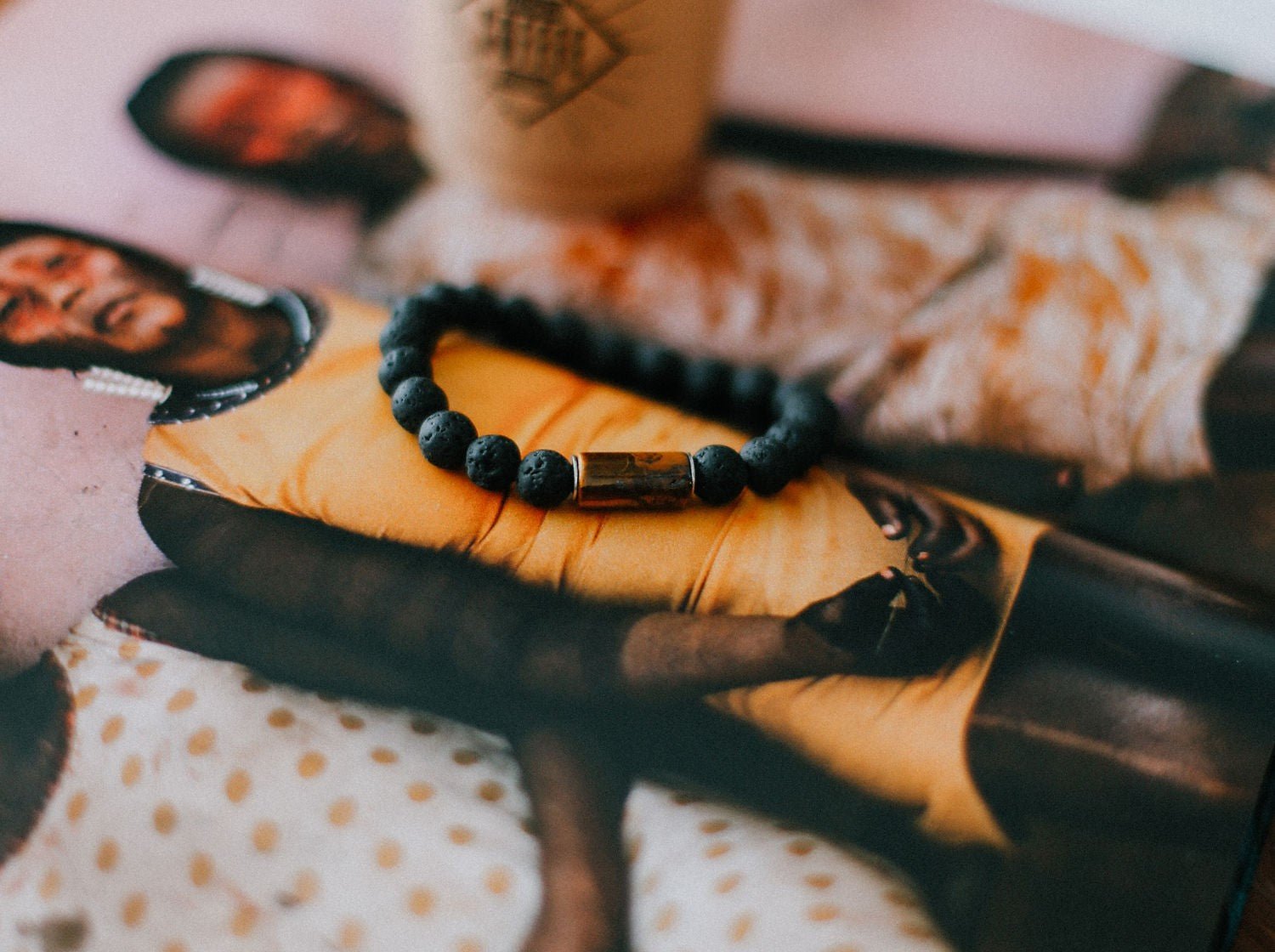 Bracelet en pierres volcaniques 8mm - artizant.com