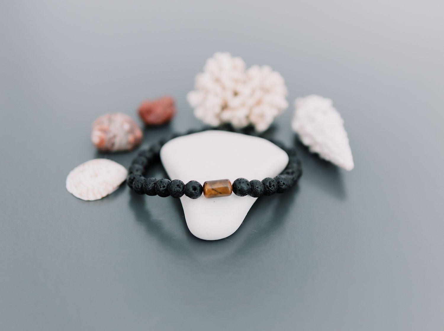 Bracelet en perles volcaniques 6mm - artizant.com