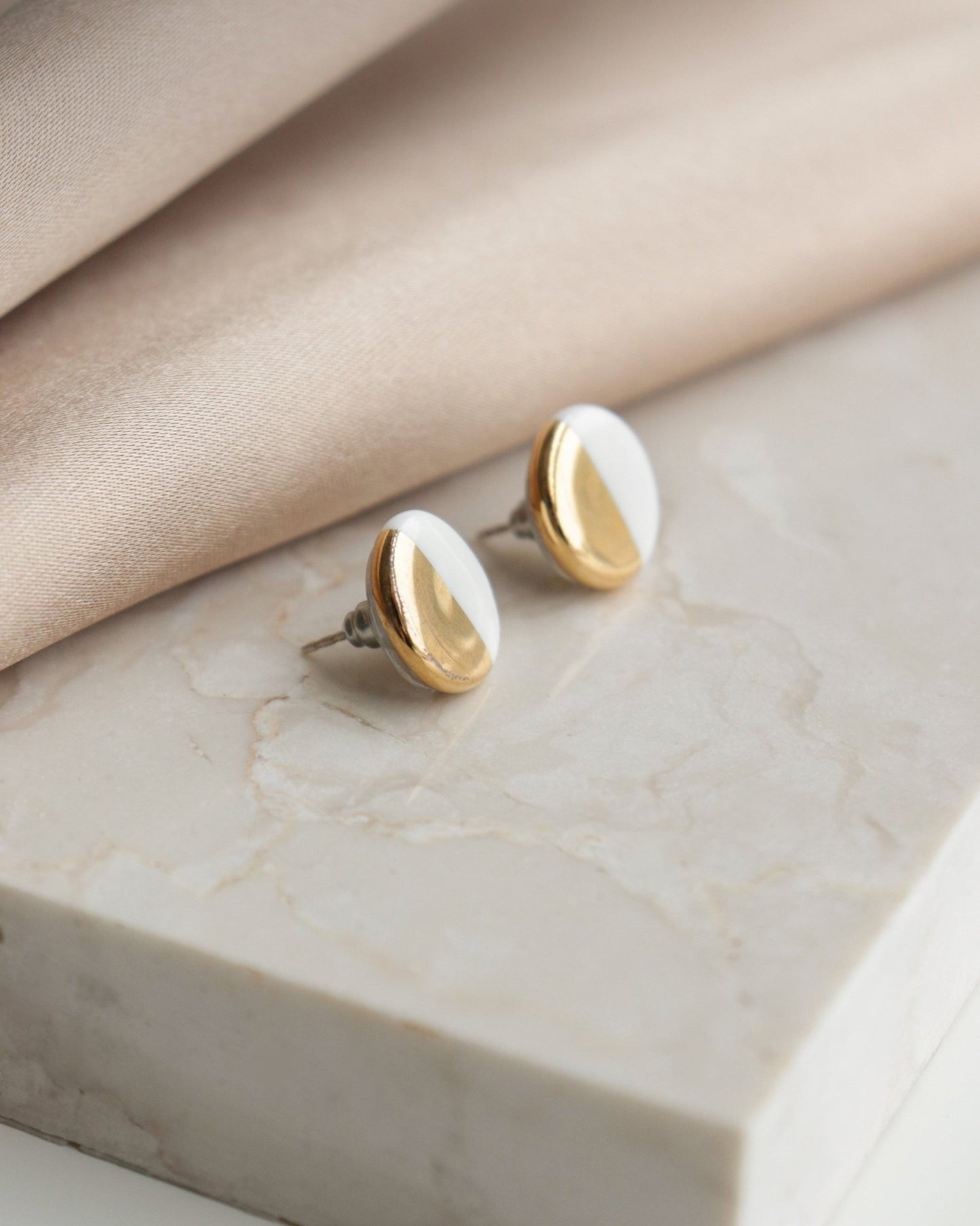 Boucles d'oreilles porcelaine - White and Gold - artizant.com